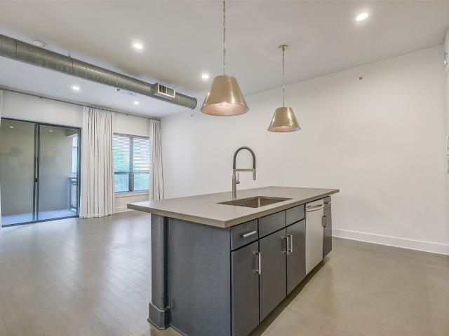 1901 Post Oak Boulevard 2110