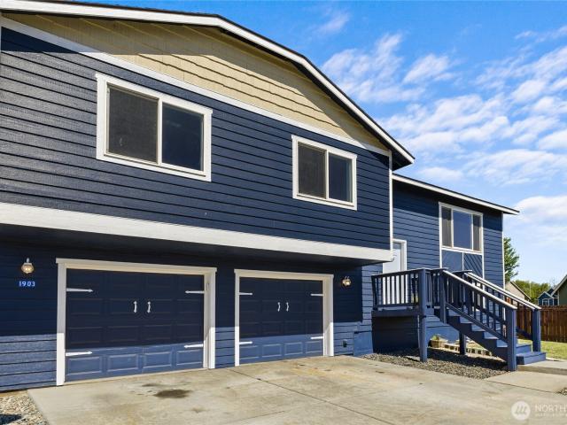 1903 Peakview Dr