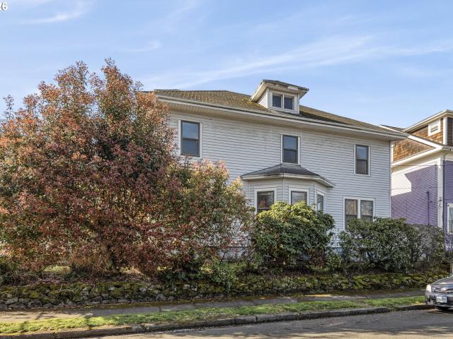 1903 SE 12TH AVE