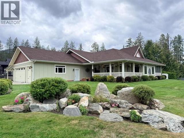 190 1St Avenue, Christina Lake, BC, V0H 1E0 house for sale | Listing ID 10400 | Royal LePage