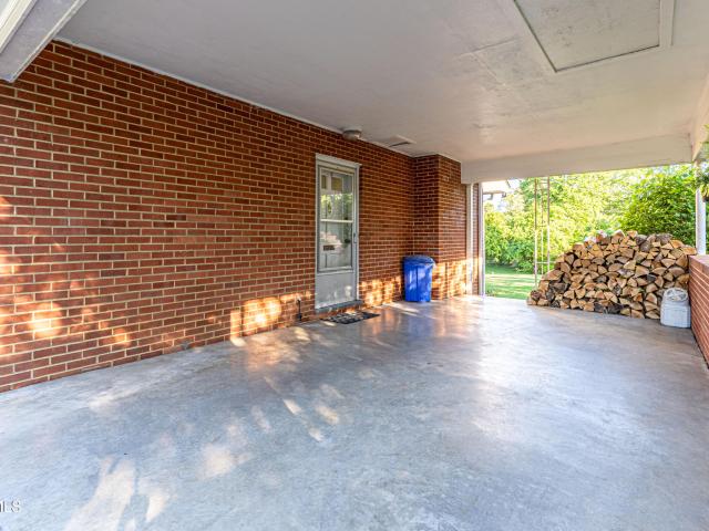190 Crestview Drive