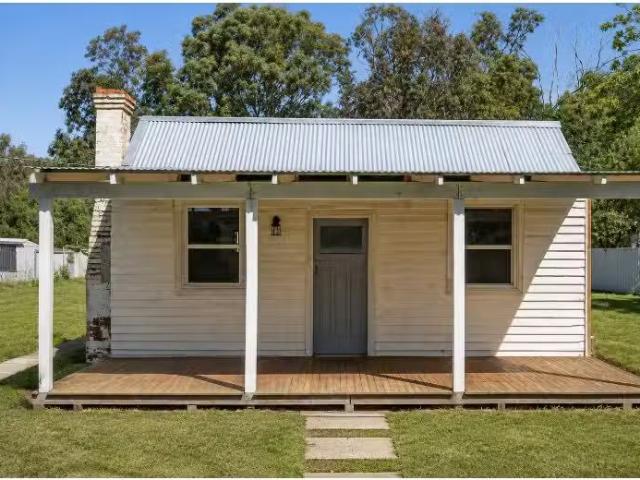 190 Audley St, Narrandera House for rent Listed by Alison And.