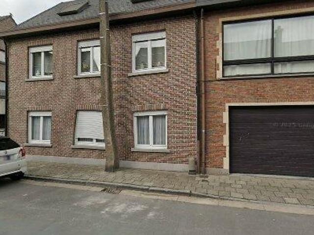 190 m2 apartment for rent in Hamme
