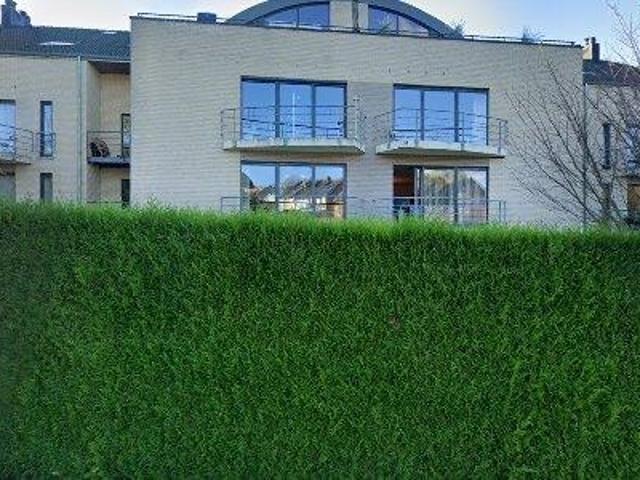 190 m2 apartment for rent in Luik