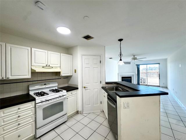 190 Schofield Street 1C