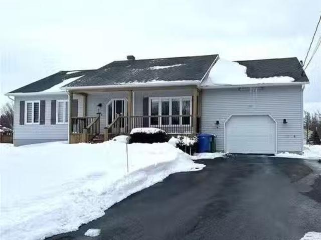 190 Rue Des Peupliers, Shippagan, NB, E8S 2K2 house for sale.