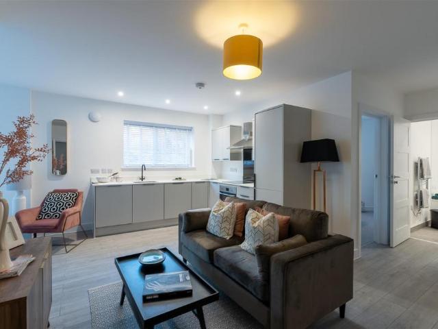 190 William Hunter Way, Brentwood 1 bed apartment to rent £1,400 pcm £323 pw