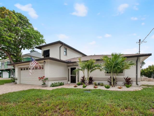 190 Tahiti Cir, Naples, FL