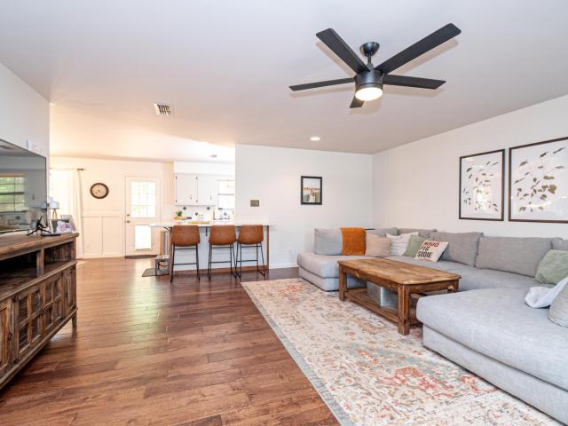 1914 Ridgewood Dr