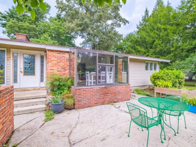 1915 Country Club Dr