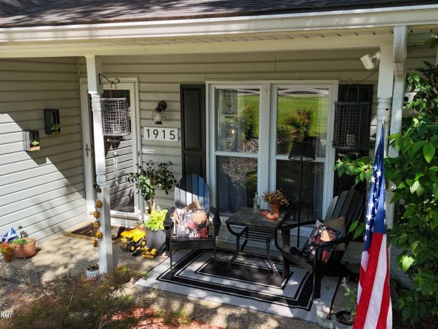1915 Crystal Dr