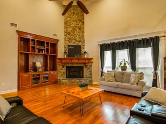 1916 Oakbrook Drive