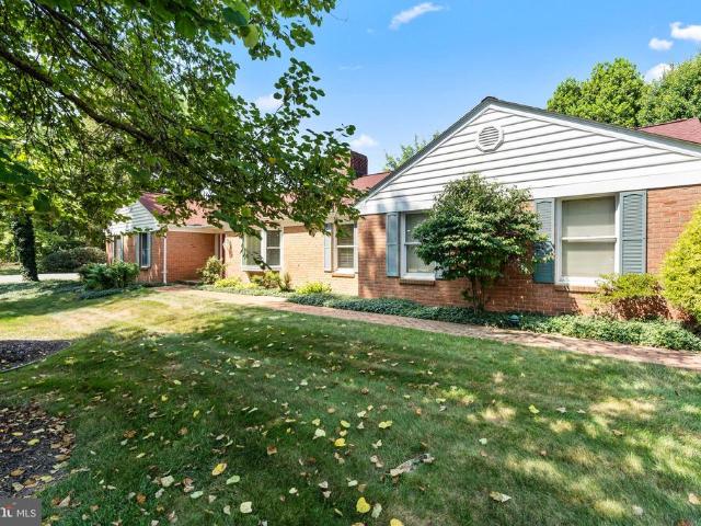 1916 Applewood Circle
