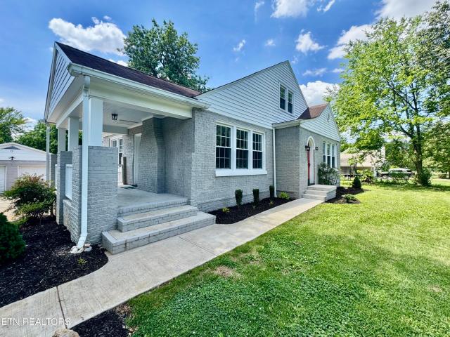 1916 Fair Drive