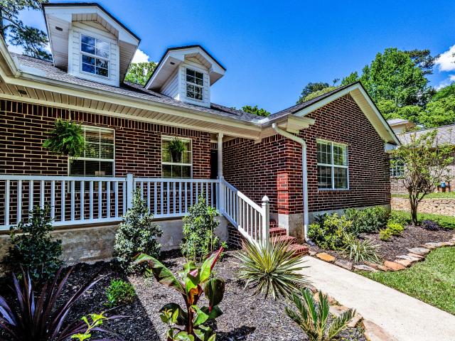 1916 Greentree Dr, Huntsville, TX 77340 | MLS #77490