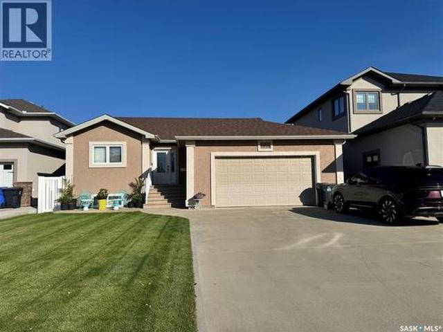 1916 Jesse Bay, Estevan, SK, S4A 2W3 house for sale | Listing ID SK030520 | Royal LePage