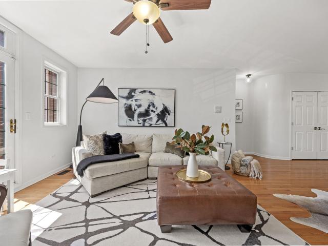 1916 W Belmont Avenue # 2E