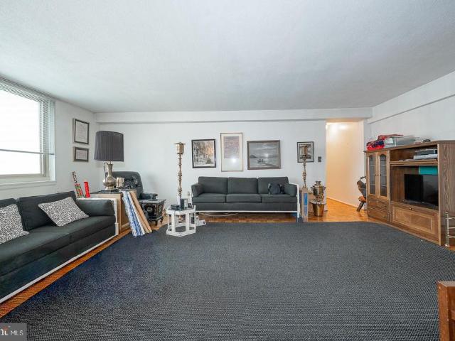 1919 Chestnut Street # 1824