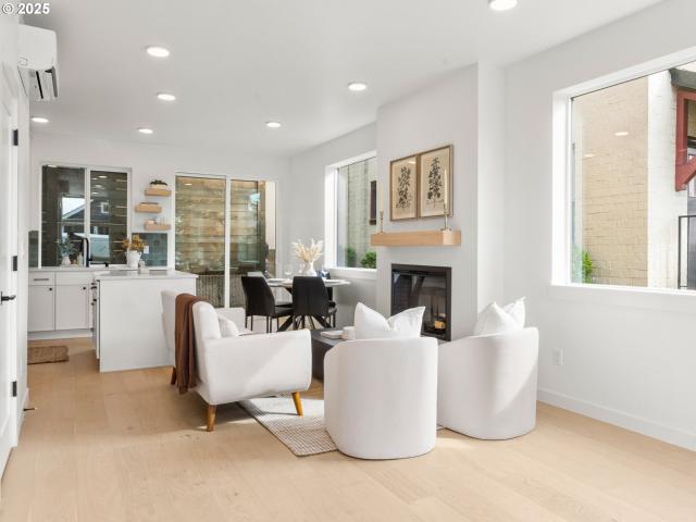 1911 Broadway ST # 4
