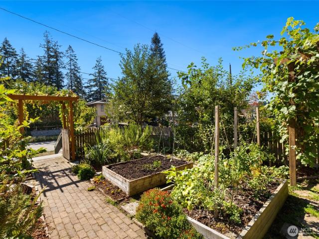 1912 Gregory Way