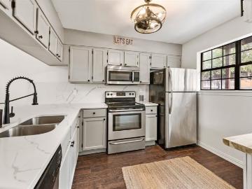 1912 Shadowood Trail