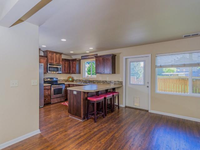 1913 NE 77TH PL