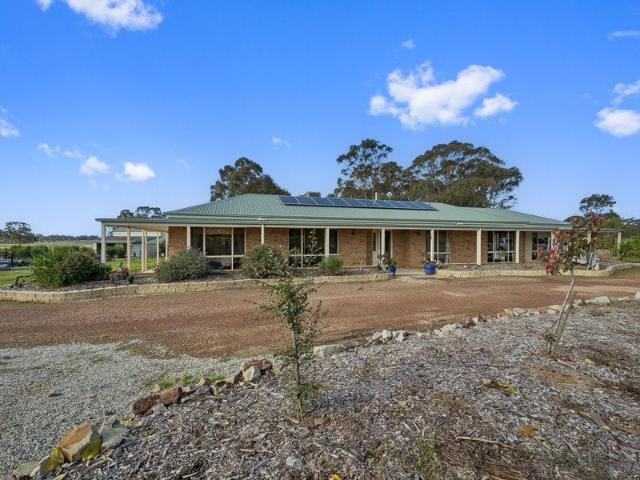 191 Acres with exceptional views !