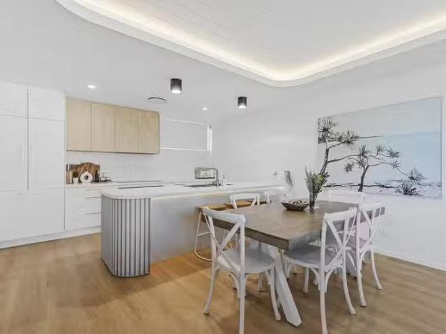 1/91 Dolphin Avenue, Mermaid Beach, QLD 4218 Duplex / Semi.