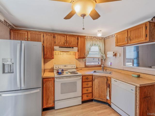 191 Village Cir W, Manorville, NY 11949 | MLS #969139