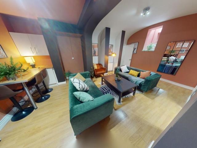 191A North Sherwood Street. 4 bed ground floor flat to rent £2,687 pcm £620 pw