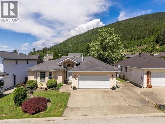 1924 Hurl Street, Creston, BC, V0B 1G4 house for sale | Listing ID 10389 | Royal LePage