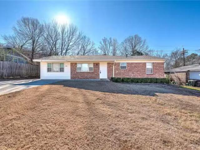 1925 S CUSTER LN, FAYETTEVILLE, AR 72701