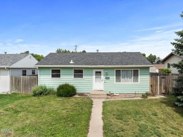 1925 8th Ave W, Williston, ND 58801