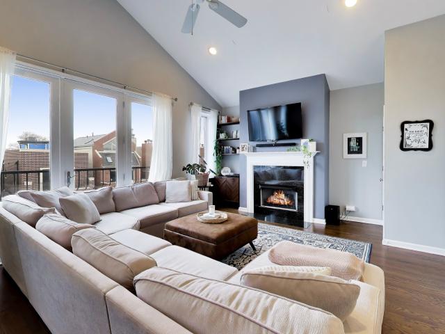 1927 w belmont avenue # 4