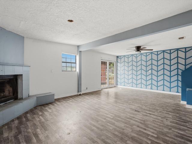1928 Doris Place NE 1