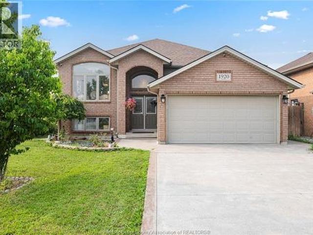 1920 Manitoba Street, Windsor, ON, N9B 3H8 house for sale | Listing ID 26024 | Royal LePage