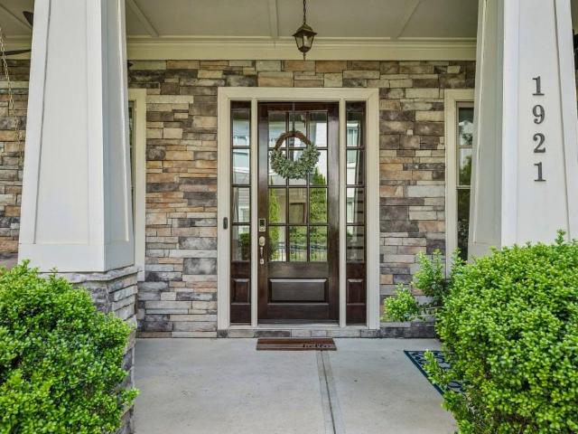 1921 Red Eagle Walk NW