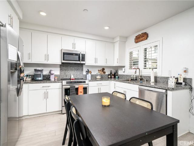 19233 Sequoia Grove