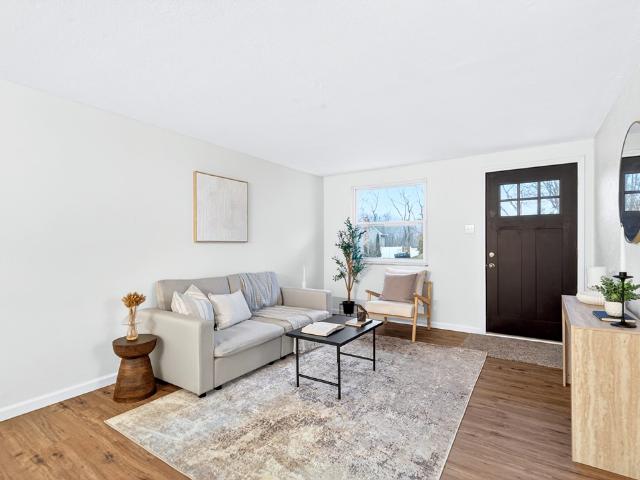 1923 Ivanhoe Dr