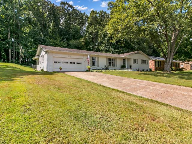 1923 White Oak Dr