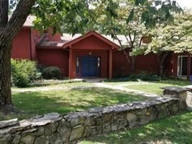 192 Hummingbird Ln, Eureka Springs, AR 72632