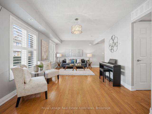 192 Louisbourg Way, Markham | 2Beds/3Bath, Townhouse, $724,800 | Condos. Ca