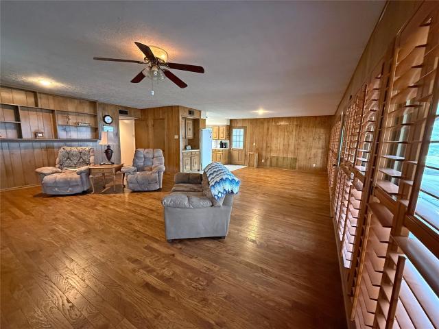 192 Sam Houston Loop
