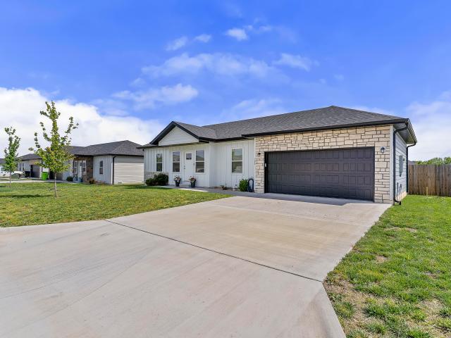 192 W Bluegrass Street