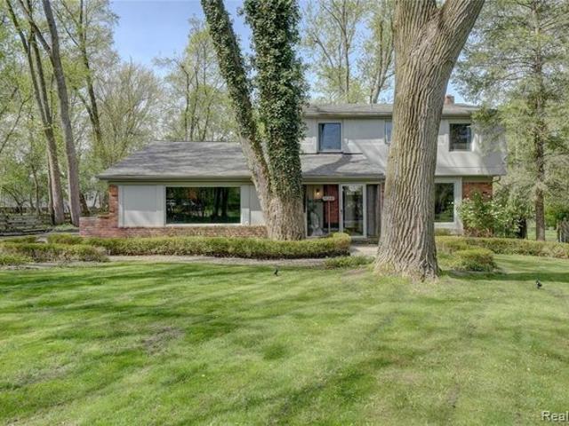 19341 Devonshire St, Beverly Hills, MI 48025