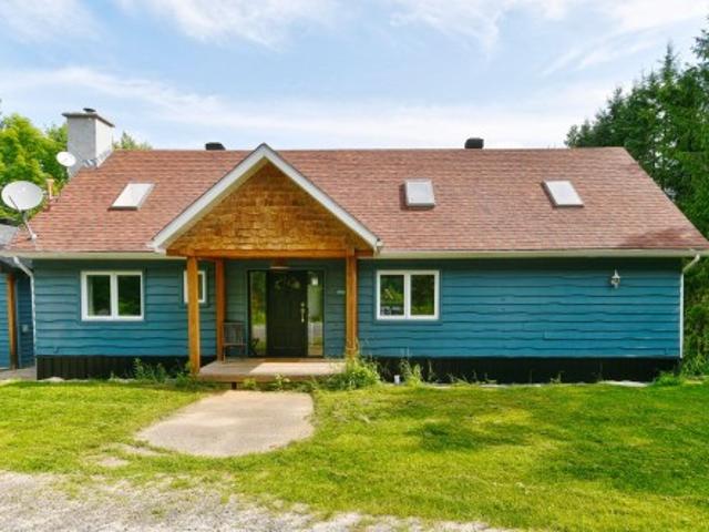 1934 Ch. Du Lac Des Trois Frères, Saint Adolphe D'Howard, QC, J0T 2B0 house for sale | Listing ID 19774 | Royal LePage