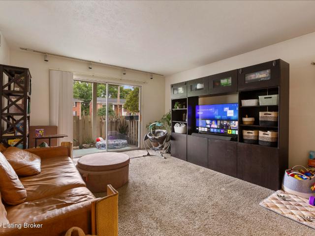 1935 Gardiner Ln h121
