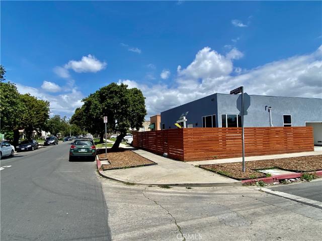 1939 W 36th Place