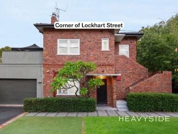 1930s Art Deco | Private Courtyard | Ground Floor Lockhart St Access