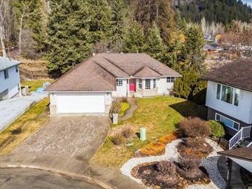 1931 Meadowlark Drive, Fruitvale, BC, V0G 1L0 house for sale | Listing ID 10378 | Royal LePage